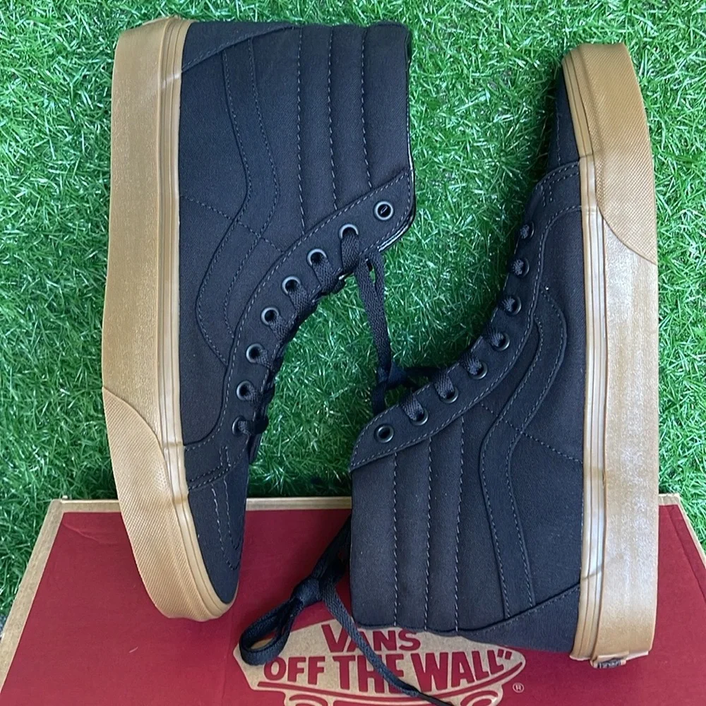 Vans Men’s Sk8-Hi Reissue (Canvas Gum) Black/Lghtgm VN0A2XSBL0D Sneakers